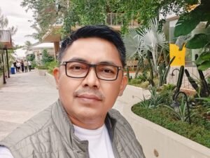 Turnamen billiard piala bergilir Cak Ofi ramai dihadiri wartawan dan artis